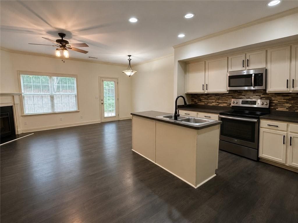 3 bedroom, 3 bathroom, 1,396 sq ft townhouse for rent at 2941 Ashlyn Pointe Drive, Atlanta, GA 30340 for $2,350 a month — photo 4