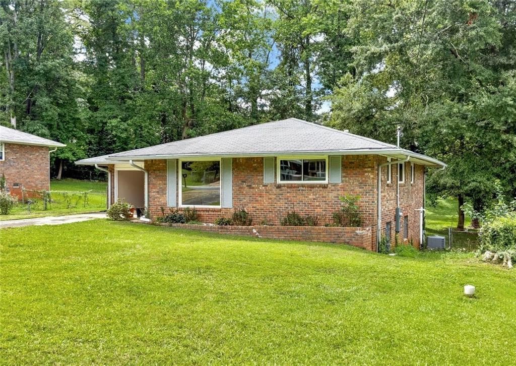3 bedroom, 2 bathroom, 1,310 sq ft single family residence for sale at 565 Wavelyn Way, Riverdale, GA 30274