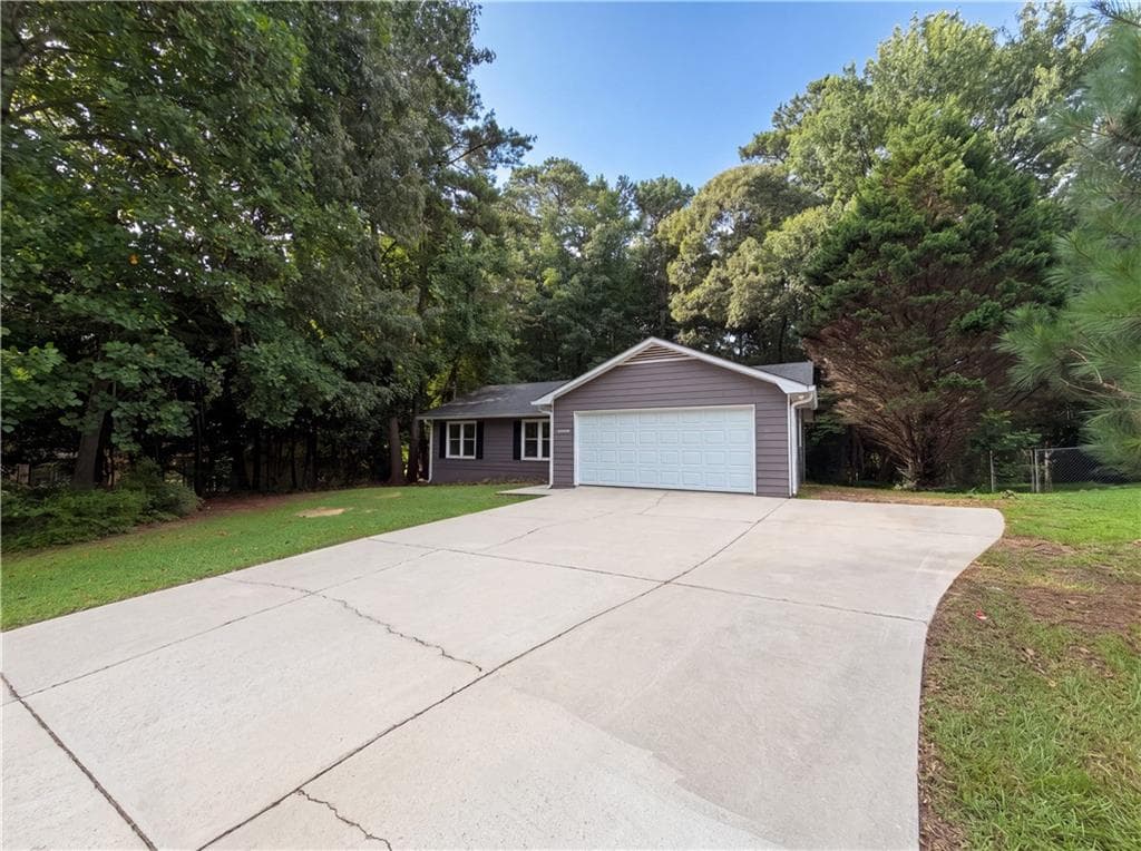 3 bedroom, 2 bathroom, 1,225 sq ft single family residence under contract at 1627 Hearthstone Way, Jonesboro, GA 30236 — photo 2