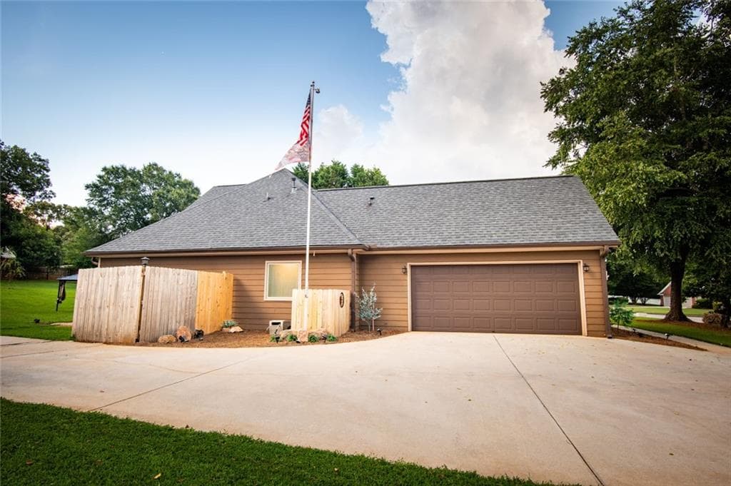 3 bedroom, 2 bathroom, 2,387 sq ft single family residence for sale at 4207 Old Wood Drive, Conyers, GA 30094 — photo 4