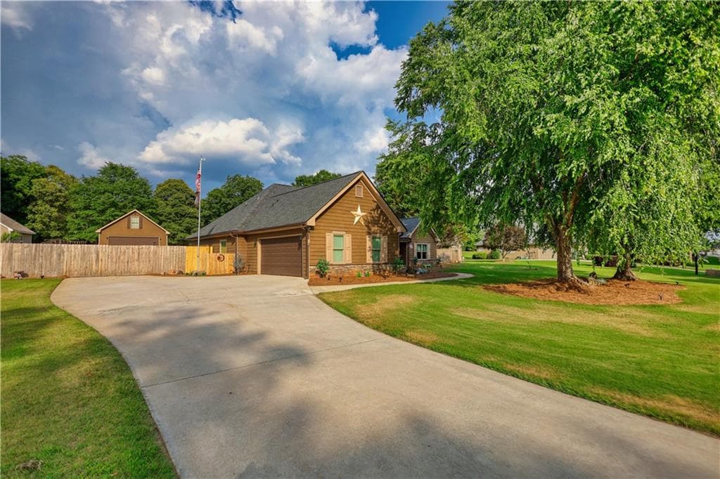 3 bedroom, 2 bathroom, 2,387 sq ft single family residence for sale at 4207 Old Wood Drive, Conyers, GA 30094 — photo 8