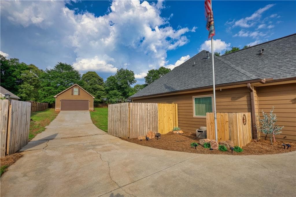 3 bedroom, 2 bathroom, 2,387 sq ft single family residence for sale at 4207 Old Wood Drive, Conyers, GA 30094 — photo 10