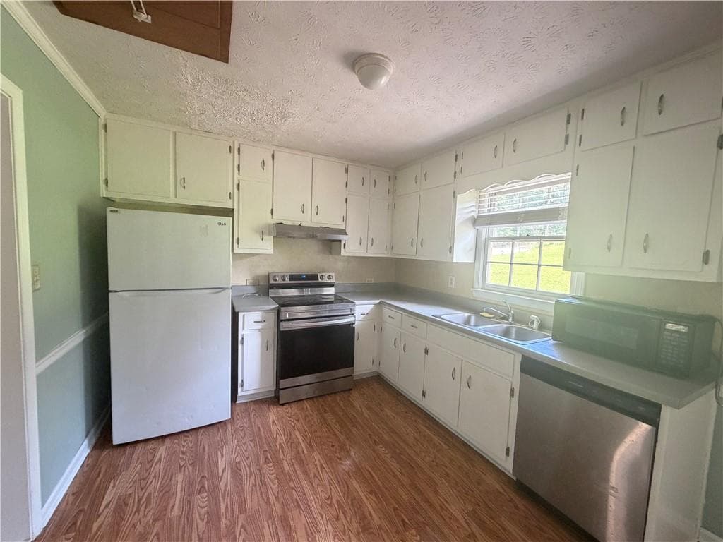 4 bedroom, 3 bathroom, 1,752 sq ft single family residence for sale at 570 Pine Ridge Trail, Conyers, GA 30094 — photo 6