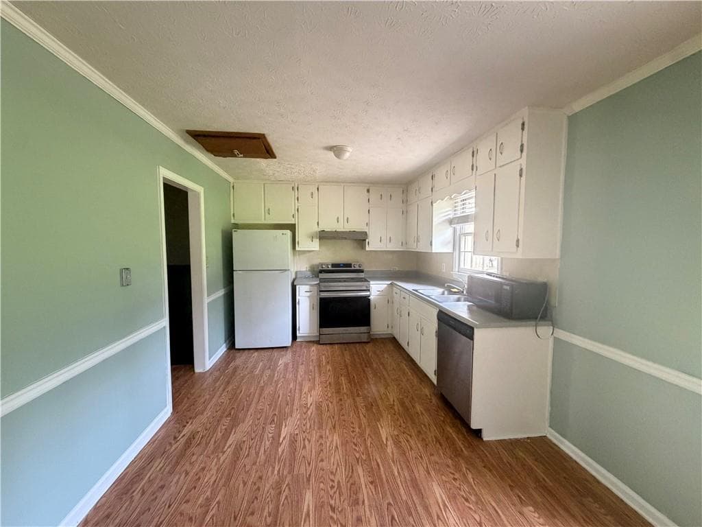 4 bedroom, 3 bathroom, 1,752 sq ft single family residence for sale at 570 Pine Ridge Trail, Conyers, GA 30094 — photo 8