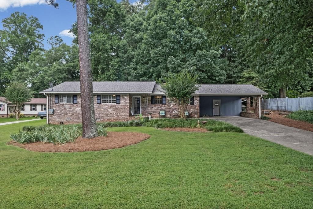 3 bedroom, 2 bathroom, 1,952 sq ft single family residence sold at 1050 Castlewood Drive, Woodstock, GA 30189
