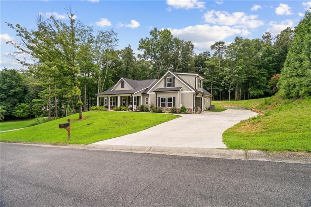 4 bedroom, 2 bathroom, 2,025 sq ft single family residence for sale at 499 Oakland Drive, Calhoun, GA 30701