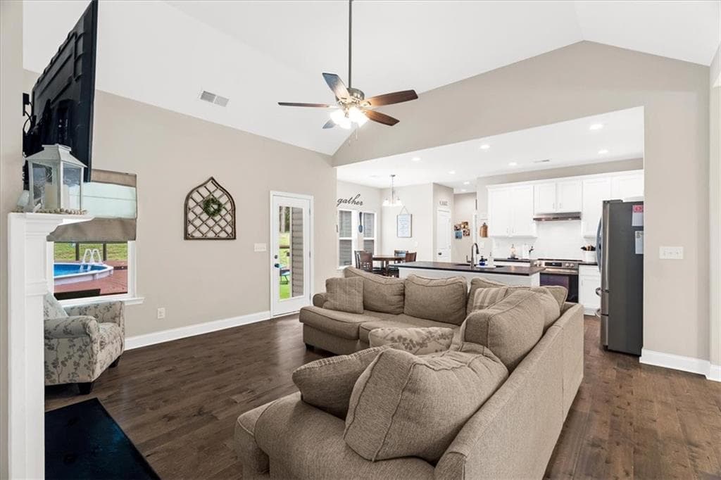 4 bedroom, 2 bathroom, 2,025 sq ft single family residence for sale at 499 Oakland Drive, Calhoun, GA 30701 — photo 6