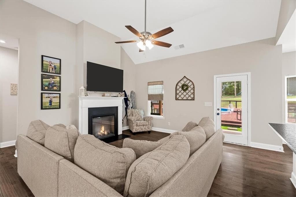 4 bedroom, 2 bathroom, 2,025 sq ft single family residence for sale at 499 Oakland Drive, Calhoun, GA 30701 — photo 7