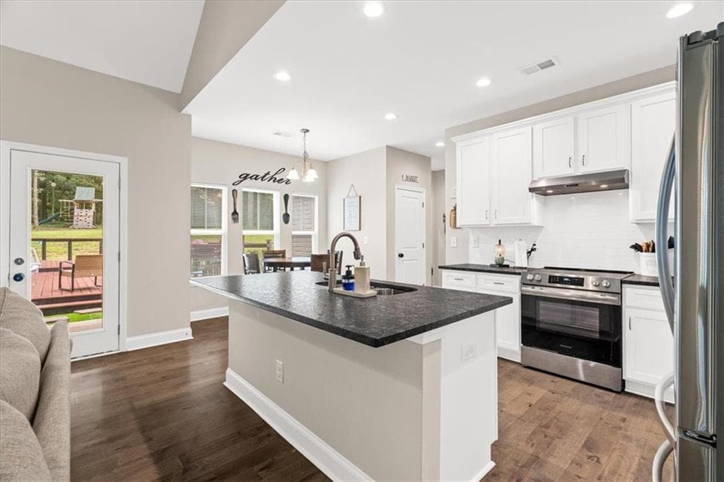 4 bedroom, 2 bathroom, 2,025 sq ft single family residence for sale at 499 Oakland Drive, Calhoun, GA 30701 — photo 9