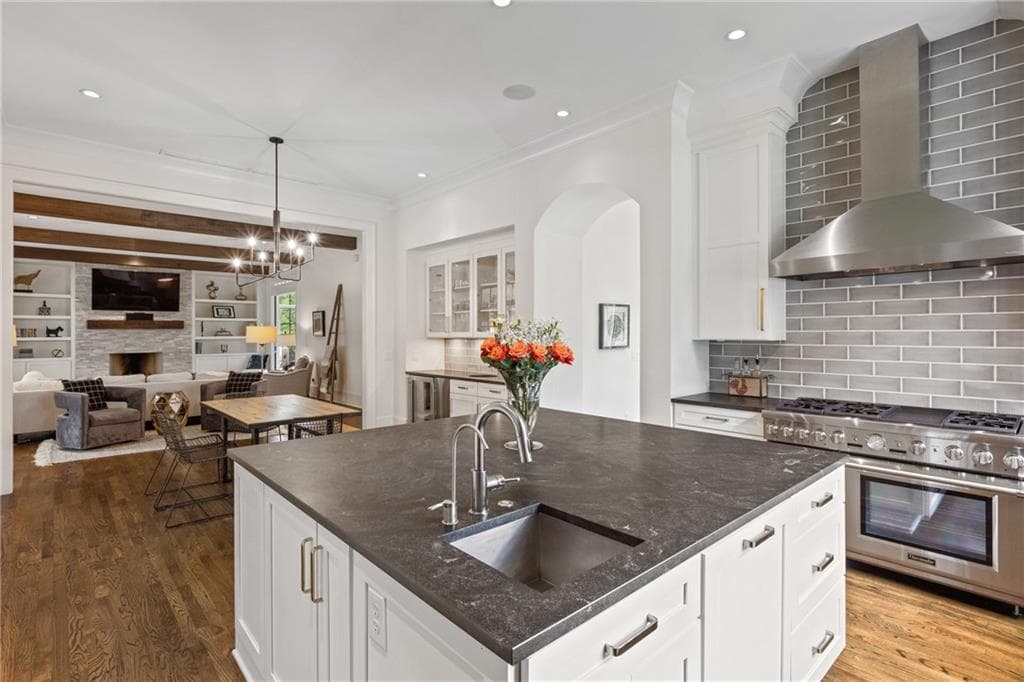 5 bedroom, 7 bathroom, 5,353 sq ft single family residence for rent at 779 Greenview Avenue, Atlanta, GA 30305 for $12,500 a month — photo 9