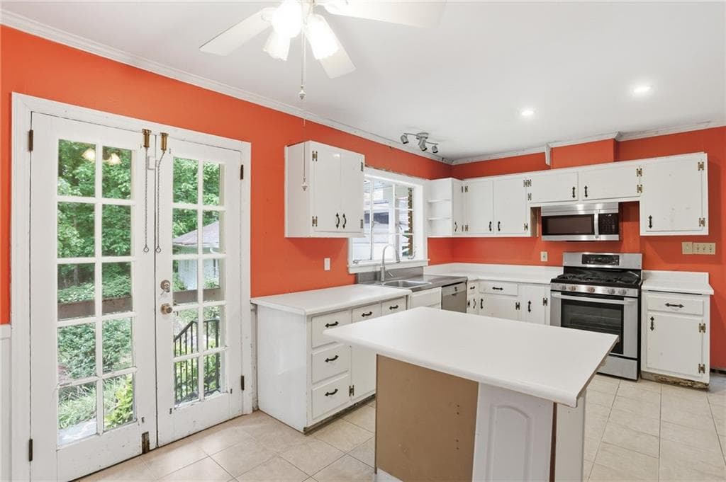 4 bedroom, 3 bathroom, 2,674 sq ft single family residence for sale at 544 Bouldercrest Drive, Marietta, GA 30064 — photo 6
