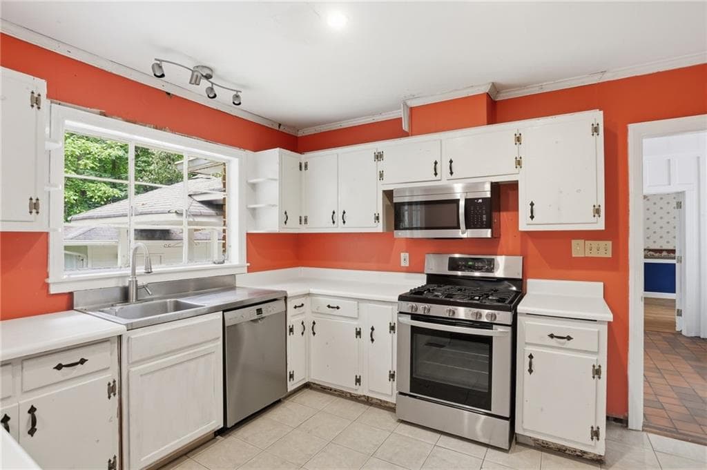 4 bedroom, 3 bathroom, 2,674 sq ft single family residence for sale at 544 Bouldercrest Drive, Marietta, GA 30064 — photo 7
