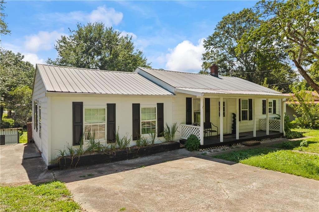 3 bedroom, 1 bathroom, 1,280 sq ft single family residence under contract at 167 South Street, Cornelia, GA 30531 — photo 3