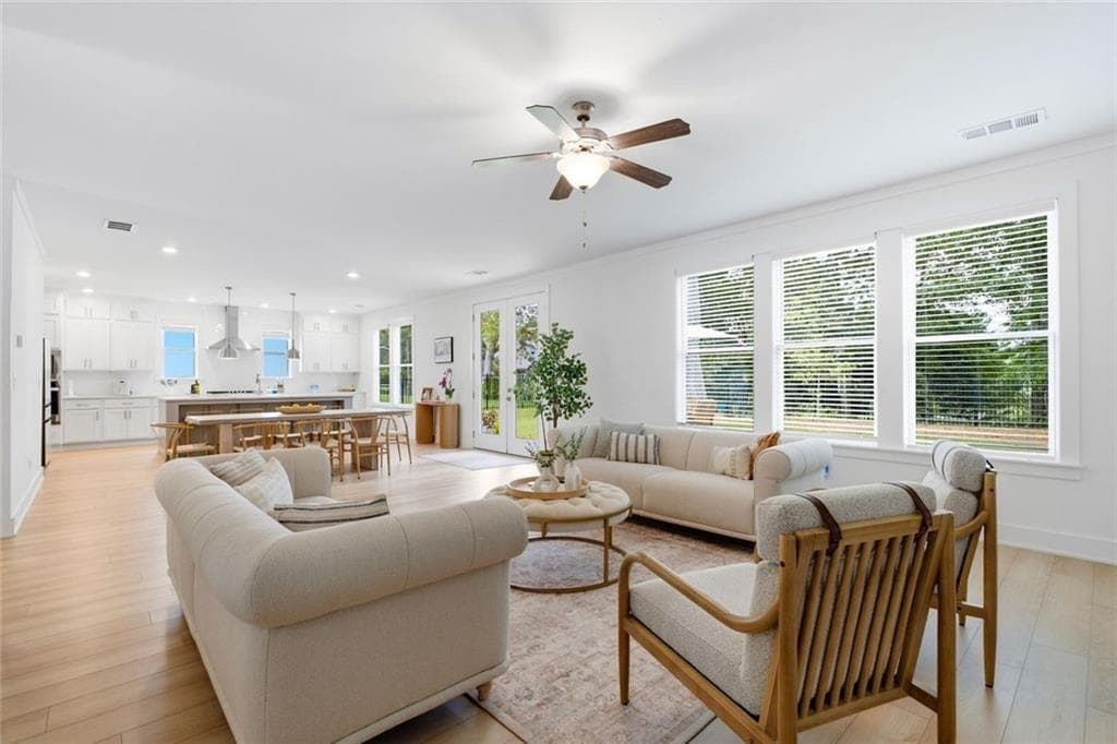 5 bedroom, 4 bathroom, 3,206 sq ft single family residence for sale at 5045 Reserve Drive, Cumming, GA 30040 — photo 3