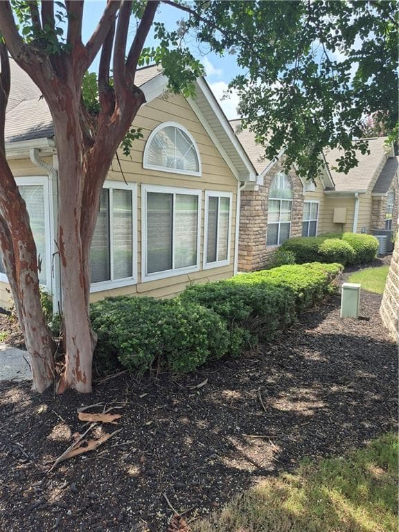 3 bedroom, 2 bathroom, 1,464 sq ft condominium for sale at 2191 Rockbridge Road 2101, Stone Mountain, GA 30087