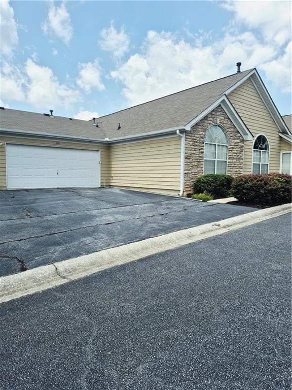 3 bedroom, 2 bathroom, 1,464 sq ft condominium for sale at 2191 Rockbridge Road 2101, Stone Mountain, GA 30087 — photo 3