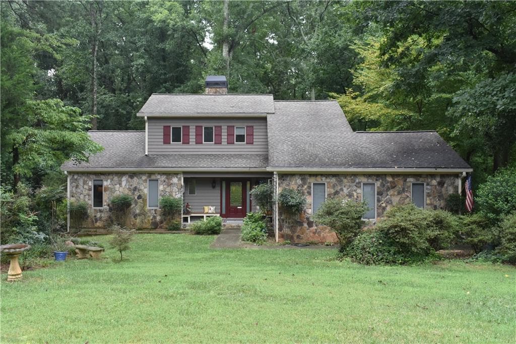 3 bedroom, 3 bathroom, 2,236 sq ft single family residence under contract at 3491 Gleneagles Court, Snellville, GA 30039