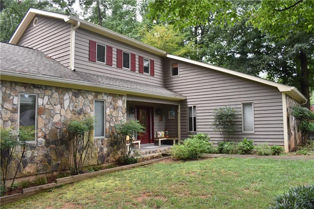 3 bedroom, 3 bathroom, 2,236 sq ft single family residence under contract at 3491 Gleneagles Court, Snellville, GA 30039 — photo 3