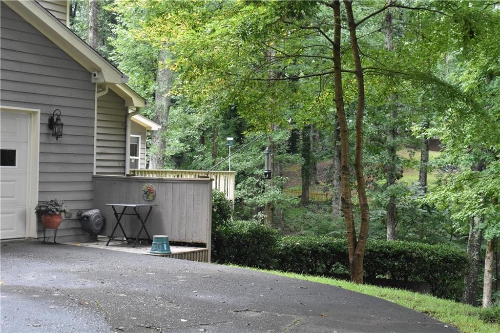 3 bedroom, 3 bathroom, 2,236 sq ft single family residence under contract at 3491 Gleneagles Court, Snellville, GA 30039 — photo 7