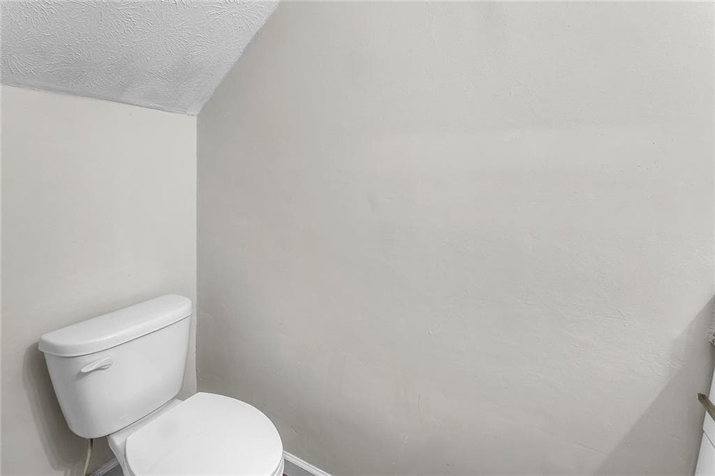 2 bedroom, 2 bathroom, 1,254 sq ft condominium for sale at 3275 Abbeywood Drive, Decatur, GA 30034 — photo 4