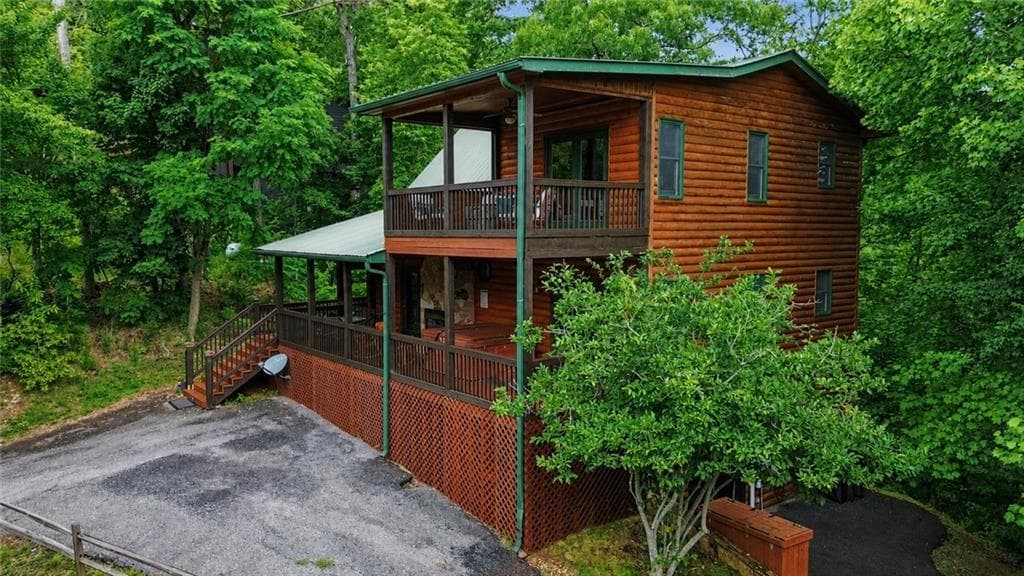 3 bedroom, 3 bathroom, 2,387 sq ft single family residence for sale at 375 S Dream Catcher, Blue Ridge, GA 30513 — photo 1 of 53