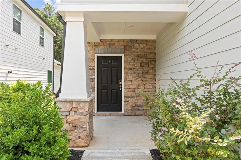 4 bedroom, 3 bathroom, 2,139 sq ft single family residence for rent at 334 Wells Circle, Canton, GA 30114 for $2,400 a month — photo 3