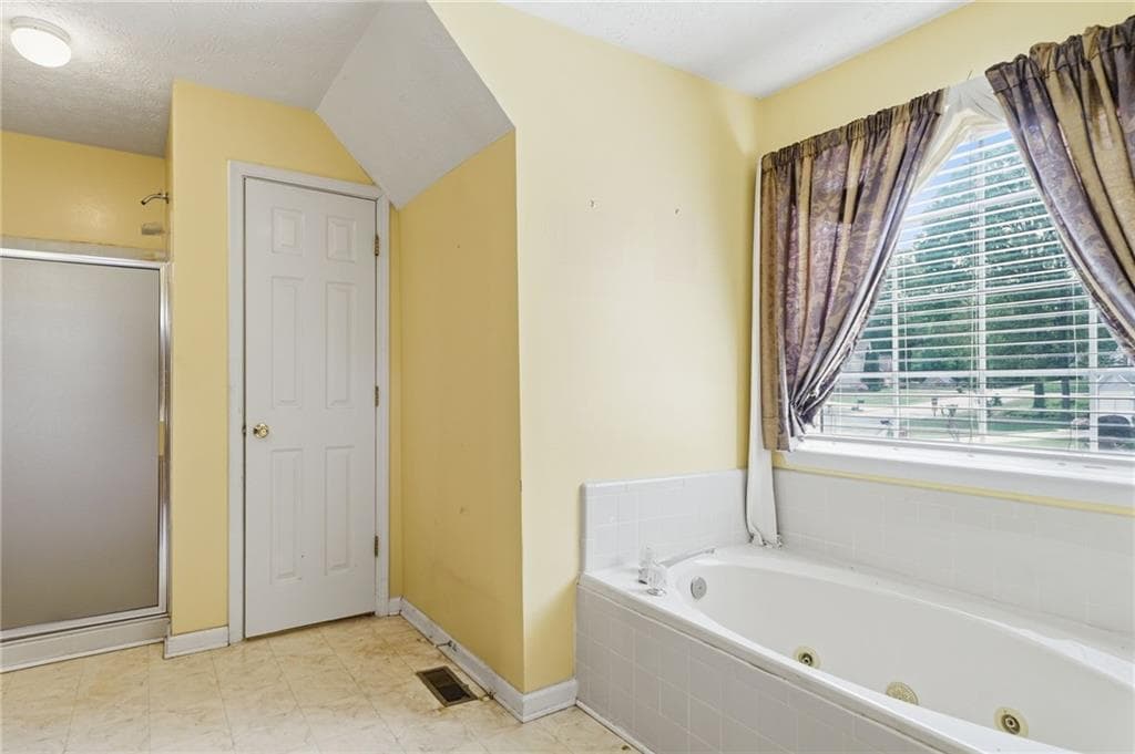 3 bedroom, 3 bathroom, 2,016 sq ft single family residence for sale at 1787 Wedgewood Drive, Stone Mountain, GA 30088 — photo 9