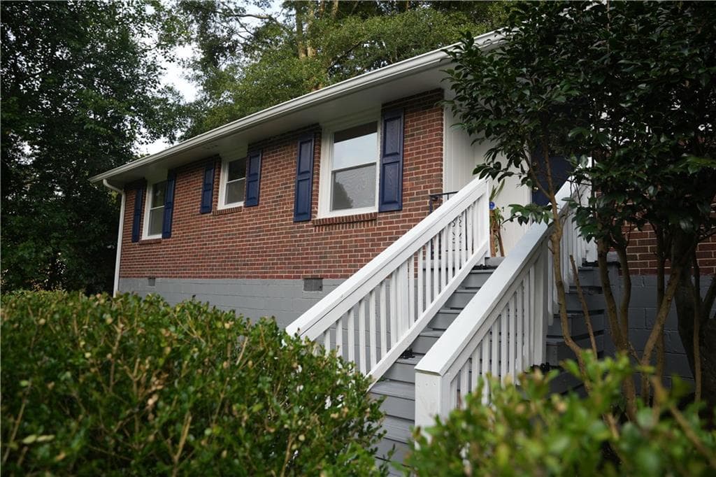 3 bedroom, 2 bathroom, 1,116 sq ft single family residence for sale at 2209 Willivee Place, Decatur, GA 30033 — photo 2