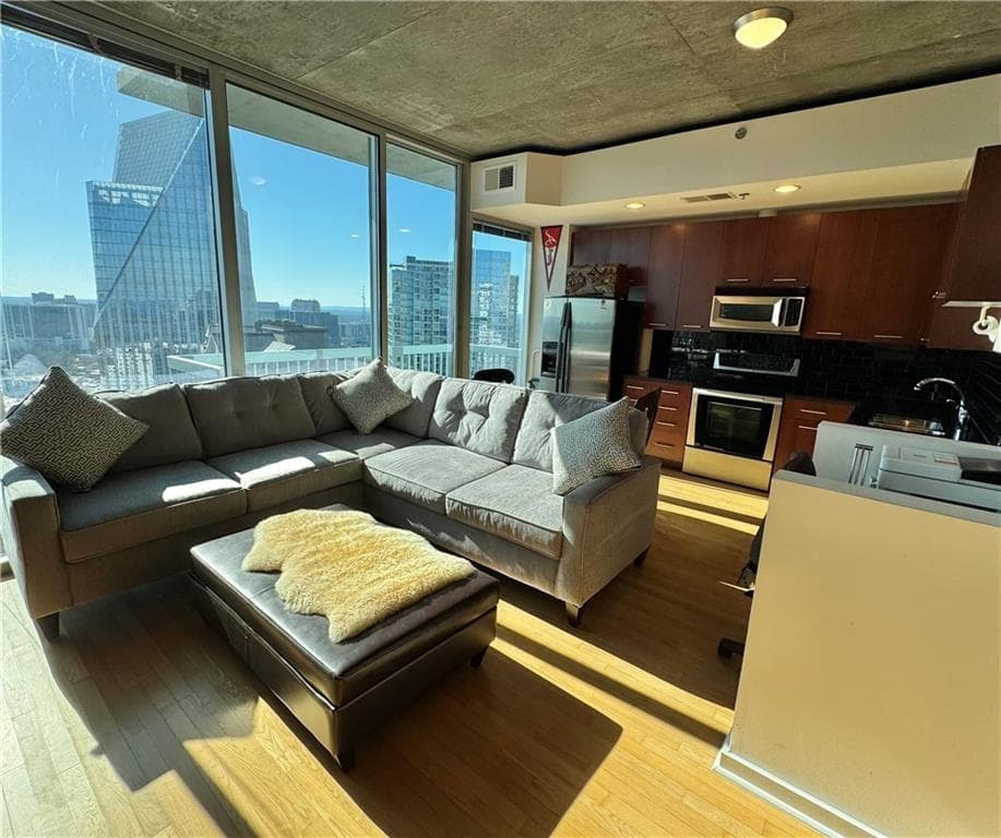 1 bedroom, 1 bathroom, 698 sq ft condominium for sale at 3324 Peachtree Road 2606, Atlanta, GA 30326 — photo 2
