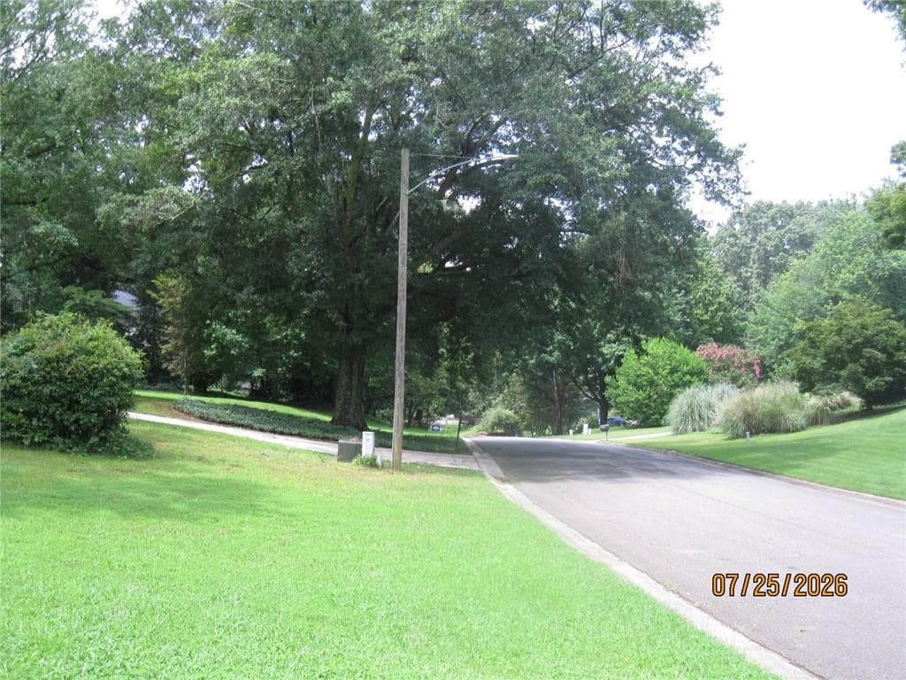 4 bedroom, 3 bathroom, 2,503 sq ft single family residence for rent at 5159 Stratham Drive, Dunwoody, GA 30338 for $3,400 a month — photo 2