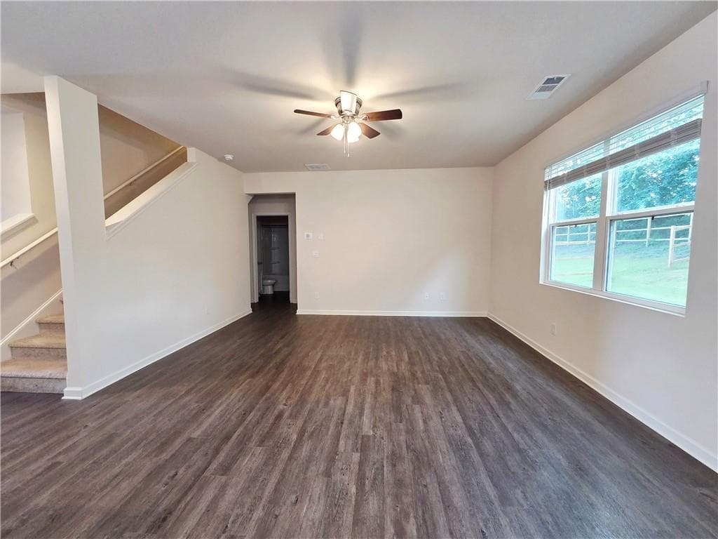 5 bedroom, 3 bathroom, 2,449 sq ft single family residence for sale at 306 Walnut Grove Way, Pendergrass, GA 30567 — photo 4