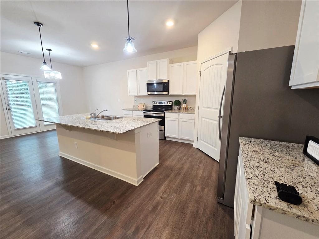 5 bedroom, 3 bathroom, 2,449 sq ft single family residence for sale at 306 Walnut Grove Way, Pendergrass, GA 30567 — photo 7