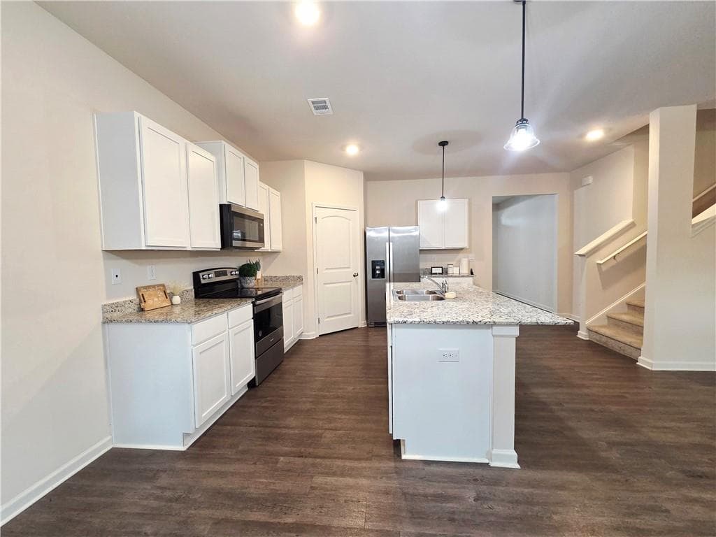 5 bedroom, 3 bathroom, 2,449 sq ft single family residence for sale at 306 Walnut Grove Way, Pendergrass, GA 30567 — photo 9