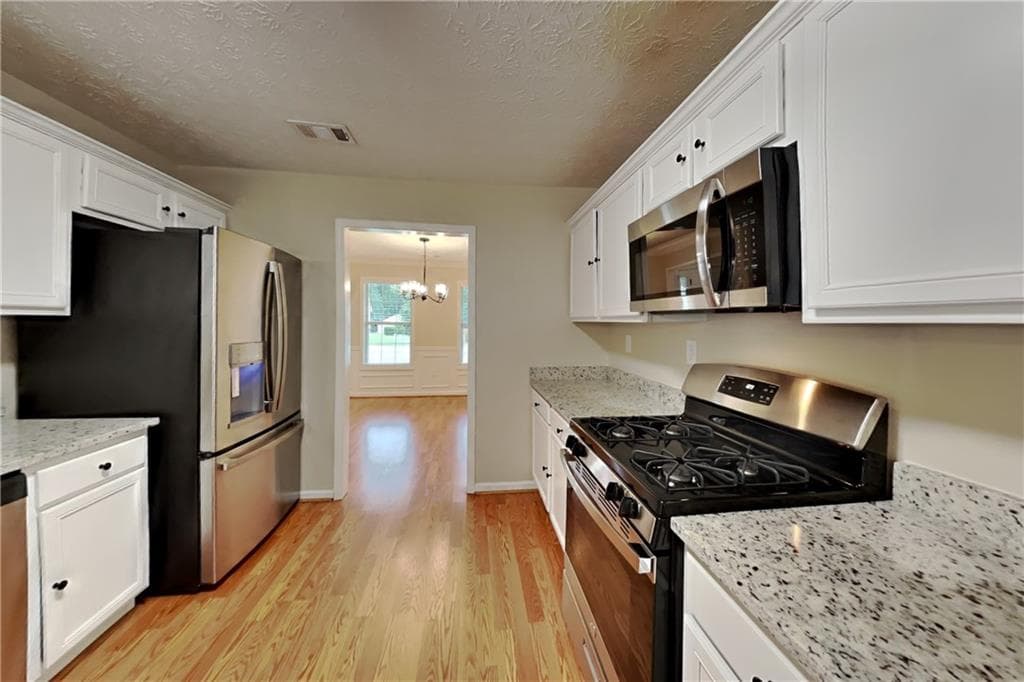 4 bedroom, 3 bathroom, 2,482 sq ft single family residence for rent at 7435 Calm Springs Drive, Flowery Branch, GA 30542 for $2,400 a month — photo 3