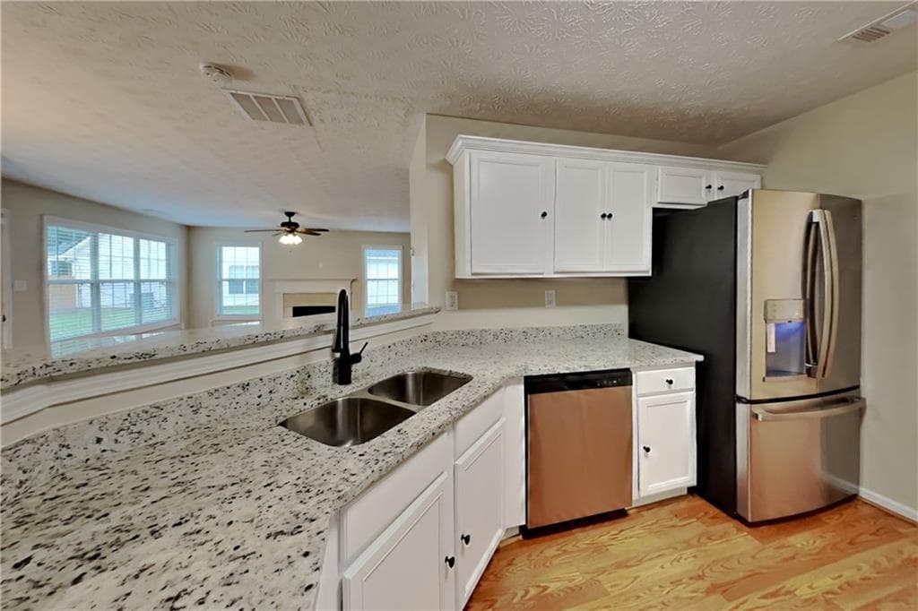 4 bedroom, 3 bathroom, 2,482 sq ft single family residence for rent at 7435 Calm Springs Drive, Flowery Branch, GA 30542 for $2,400 a month — photo 4