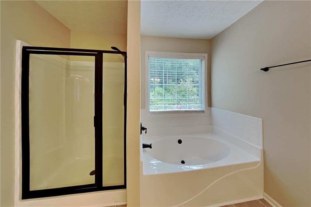 4 bedroom, 3 bathroom, 2,482 sq ft single family residence for rent at 7435 Calm Springs Drive, Flowery Branch, GA 30542 for $2,400 a month — photo 10
