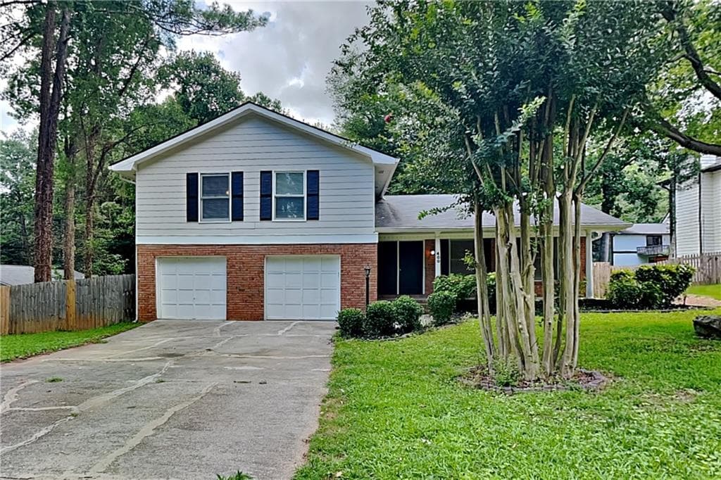 3 bedroom, 2 bathroom, 1,558 sq ft single family residence for rent at 400 Ansley Drive, Roswell, GA 30076 for $2,490 a month — photo 1 of 19