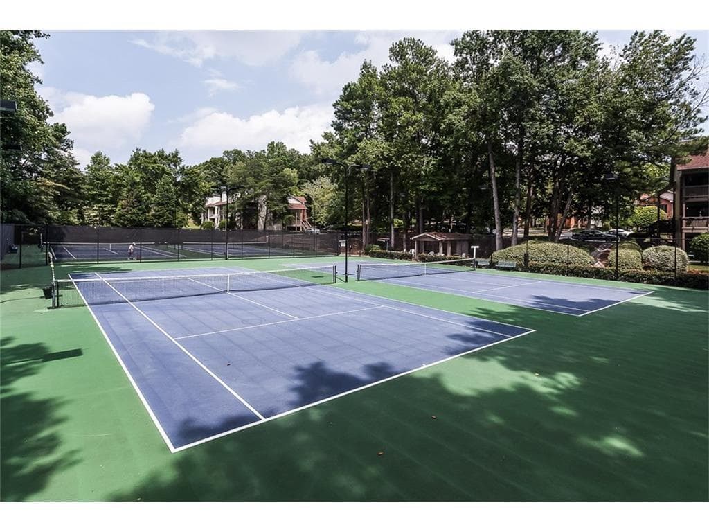 3 bedroom, 2 bathroom, 1,650 sq ft condominium for sale at 605 Garden Court, Atlanta, GA 30328 — photo 2