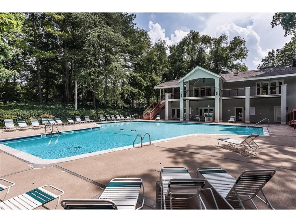 3 bedroom, 2 bathroom, 1,650 sq ft condominium for sale at 605 Garden Court, Atlanta, GA 30328 — photo 3