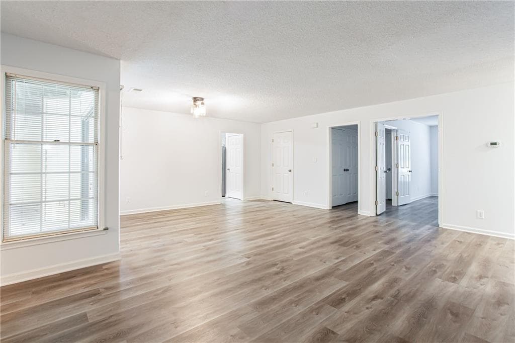 3 bedroom, 2 bathroom, 1,650 sq ft condominium for sale at 605 Garden Court, Atlanta, GA 30328 — photo 5
