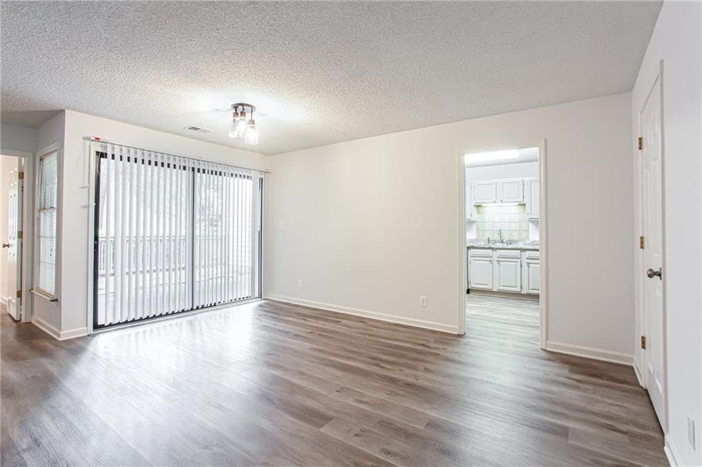 3 bedroom, 2 bathroom, 1,650 sq ft condominium for sale at 605 Garden Court, Atlanta, GA 30328 — photo 7