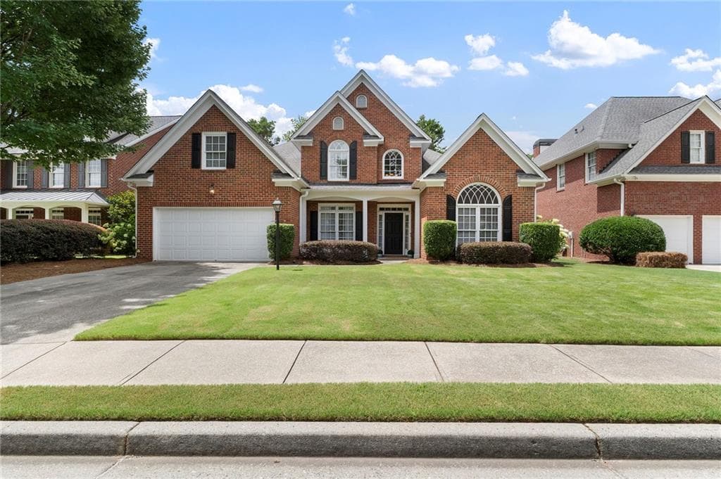 4 bedroom, 3 bathroom, 2,644 sq ft single family residence sold at 2751 Vinings Oak Drive, Atlanta, GA 30339
