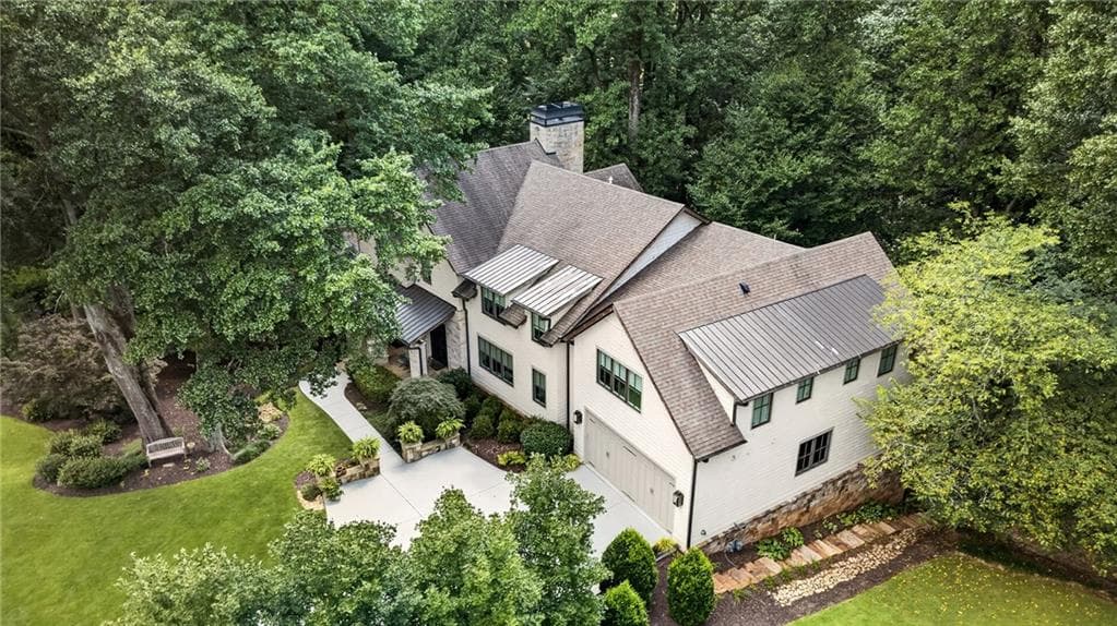 6 bedroom, 8 bathroom, 7,600 sq ft single family residence for sale at 4584 Meadow Valley Drive, Sandy Springs, GA 30342 — photo 3