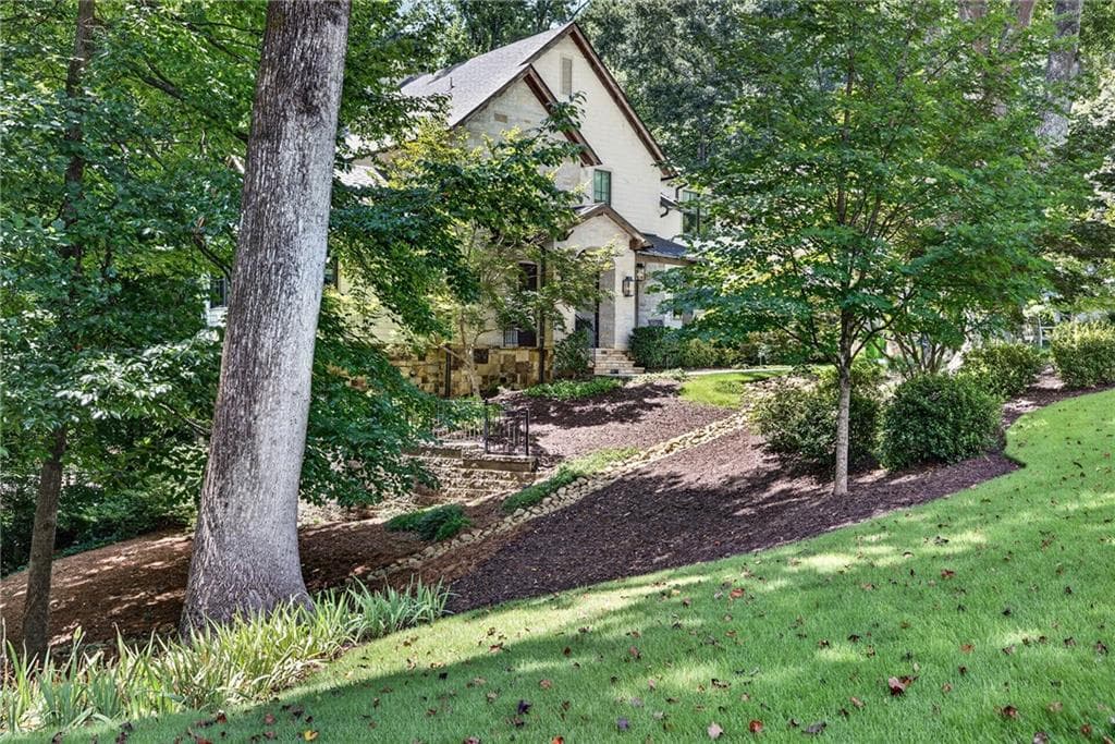 6 bedroom, 8 bathroom, 7,600 sq ft single family residence for sale at 4584 Meadow Valley Drive, Sandy Springs, GA 30342 — photo 4