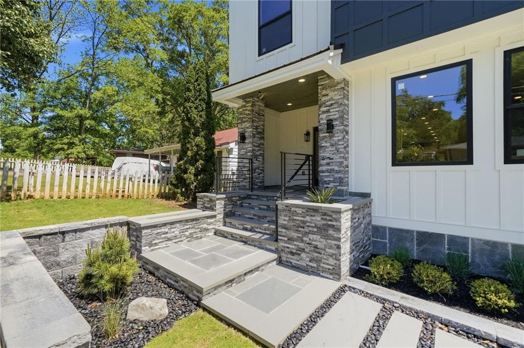 3 bedroom, 6 bathroom, 4,600 sq ft single family residence for sale at 419 Westside Drive, Roswell, GA 30075 — photo 5