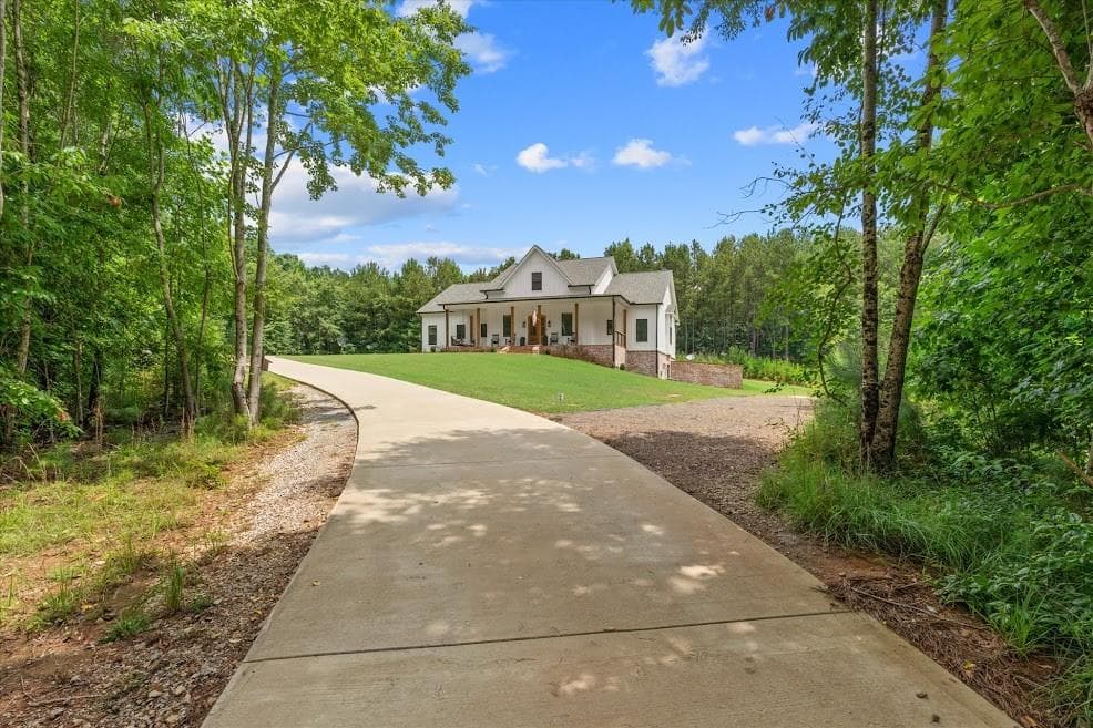 5 bedroom, 5 bathroom, 5,791 sq ft single family residence for sale at 988 Boozer Road, Heflin, AL 36264 — photo 3