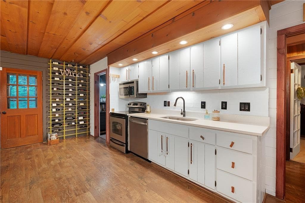 4 bedroom, 3 bathroom, 1,890 sq ft single family residence for sale at 270 Buckskull Hollow Drive, Big Canoe, GA 30143 — photo 9