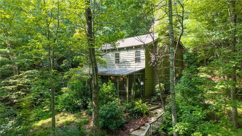 4 bedroom, 3 bathroom, 1,890 sq ft single family residence for sale at 270 Buckskull Hollow Drive, Big Canoe, GA 30143