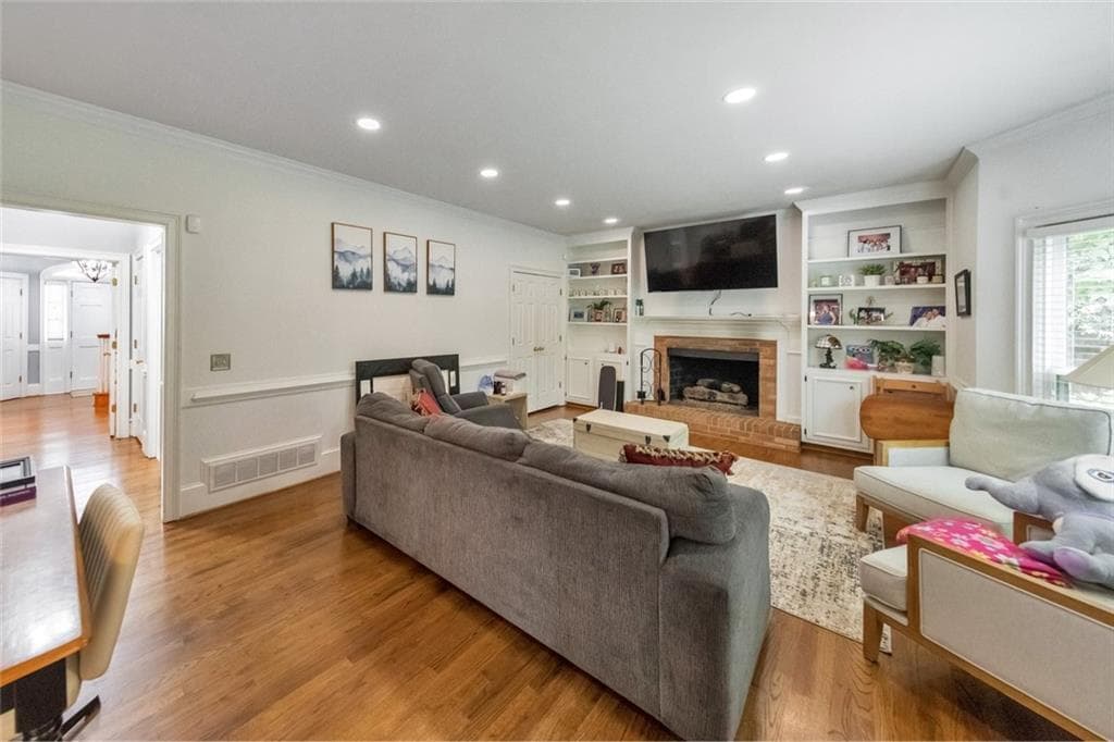 4 bedroom, 3 bathroom, 2,952 sq ft single family residence for sale at 573 N Palisades Circle, Marietta, GA 30067 — photo 3