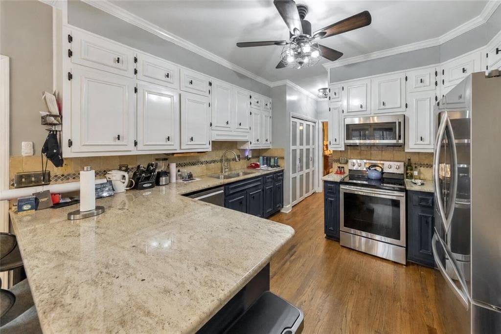 4 bedroom, 3 bathroom, 2,952 sq ft single family residence for sale at 573 N Palisades Circle, Marietta, GA 30067 — photo 4